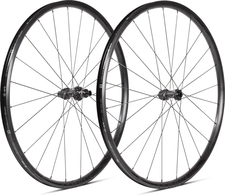 Preis Gesenkt ERE Research Tenaci GX23 Disc Center Lock 28" Laufradsatz - black-black | Non Boost | Non Boost | 100 mm | 142 mm | 28" | SRAM XDR